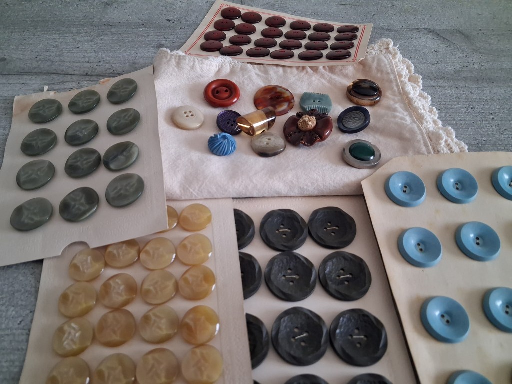 The Language Corner: A Multilingual Glossary for Button Scouts&nbsp;#1